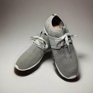 UGG Treadlite Sneakers‎ Womens Size 8.5 Athletic Shoes Gray Lace Up Lightly Worn